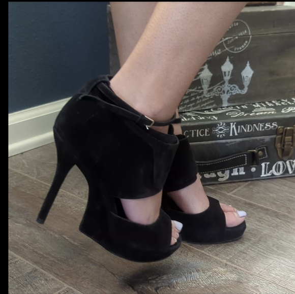 YSL • YVES SAINT LAURENT Suede Platform Heels - Picture 1 of 7